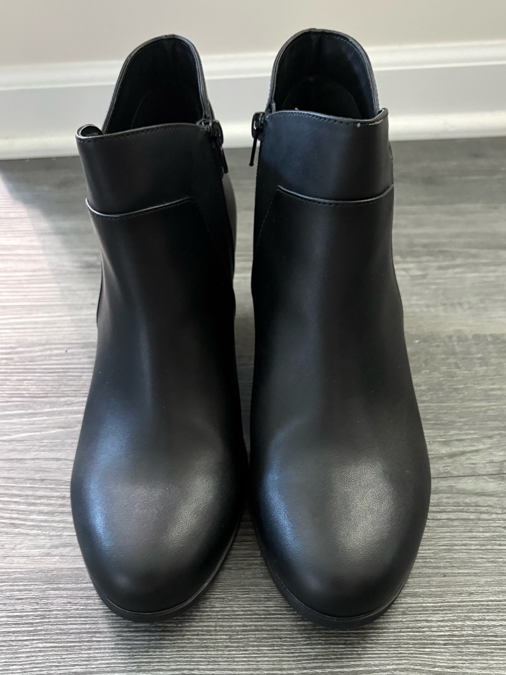 Giani Bernini Black Women's Ankle Booties with Side Zip. Women size 12
NWOT